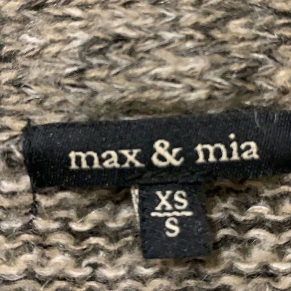 Max and Mia black and gray sweater - Picture 4 of 7